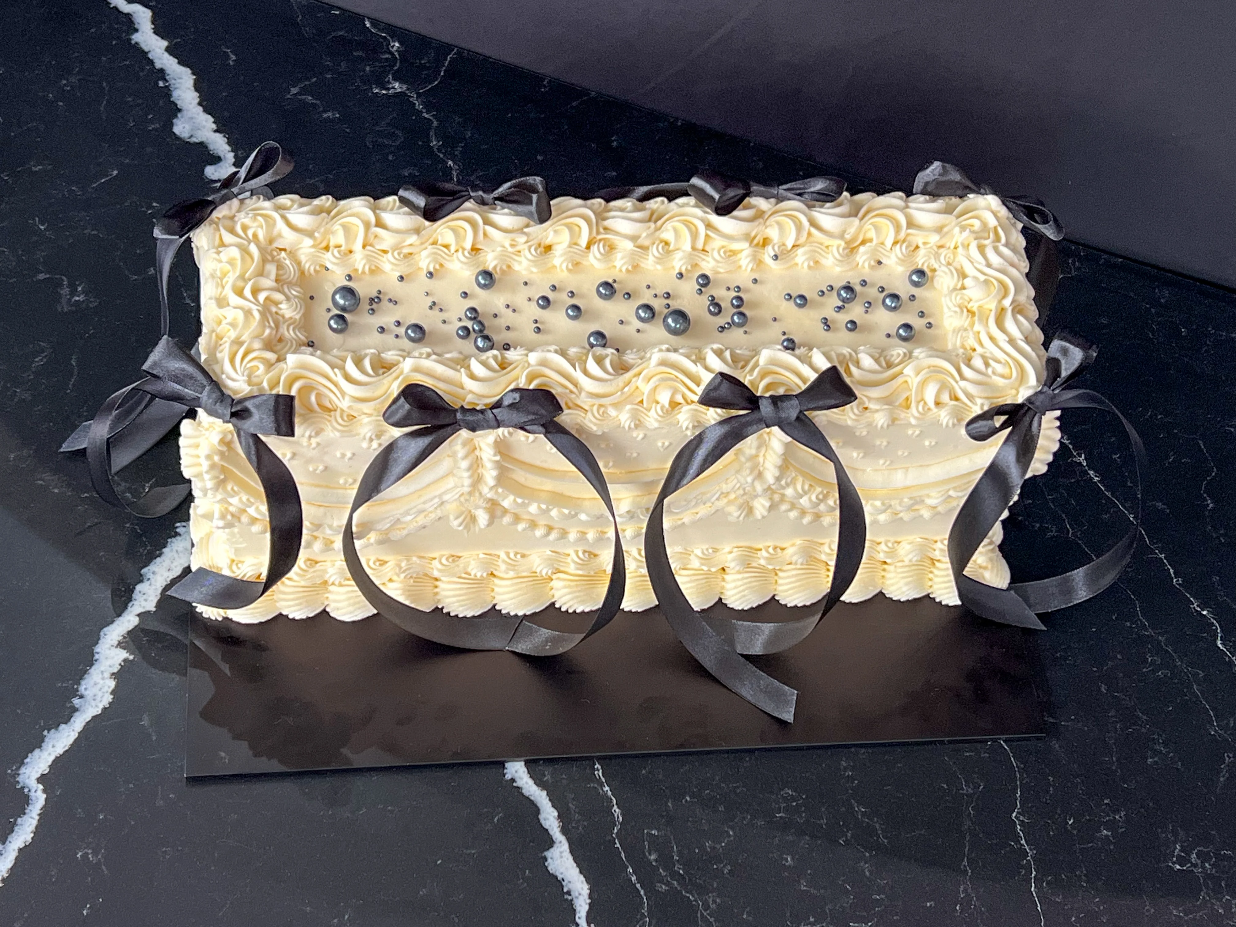 Long Rectangular Vintage Wedding Cake - Image 10