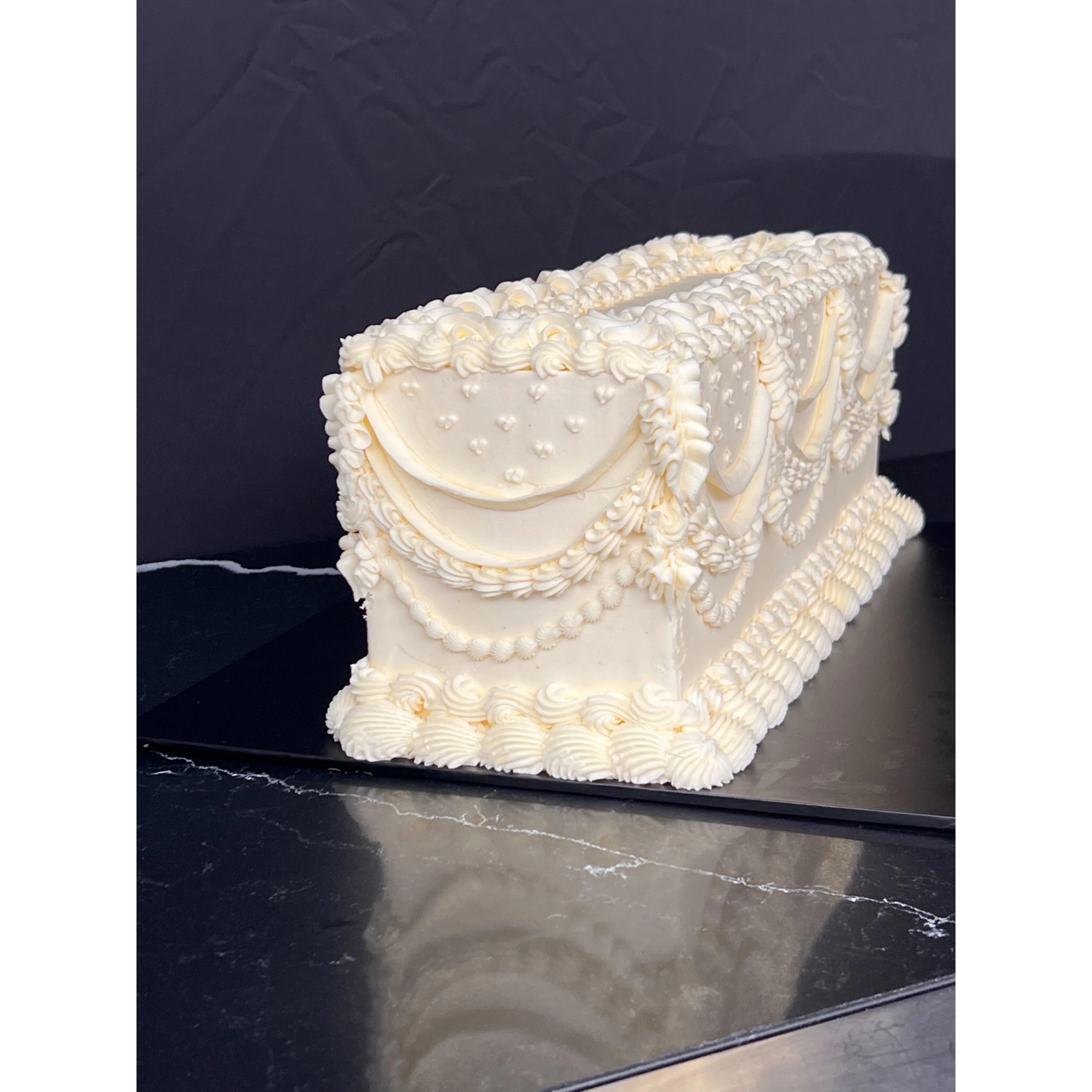 Long Rectangular Vintage Wedding Cake - Image 3