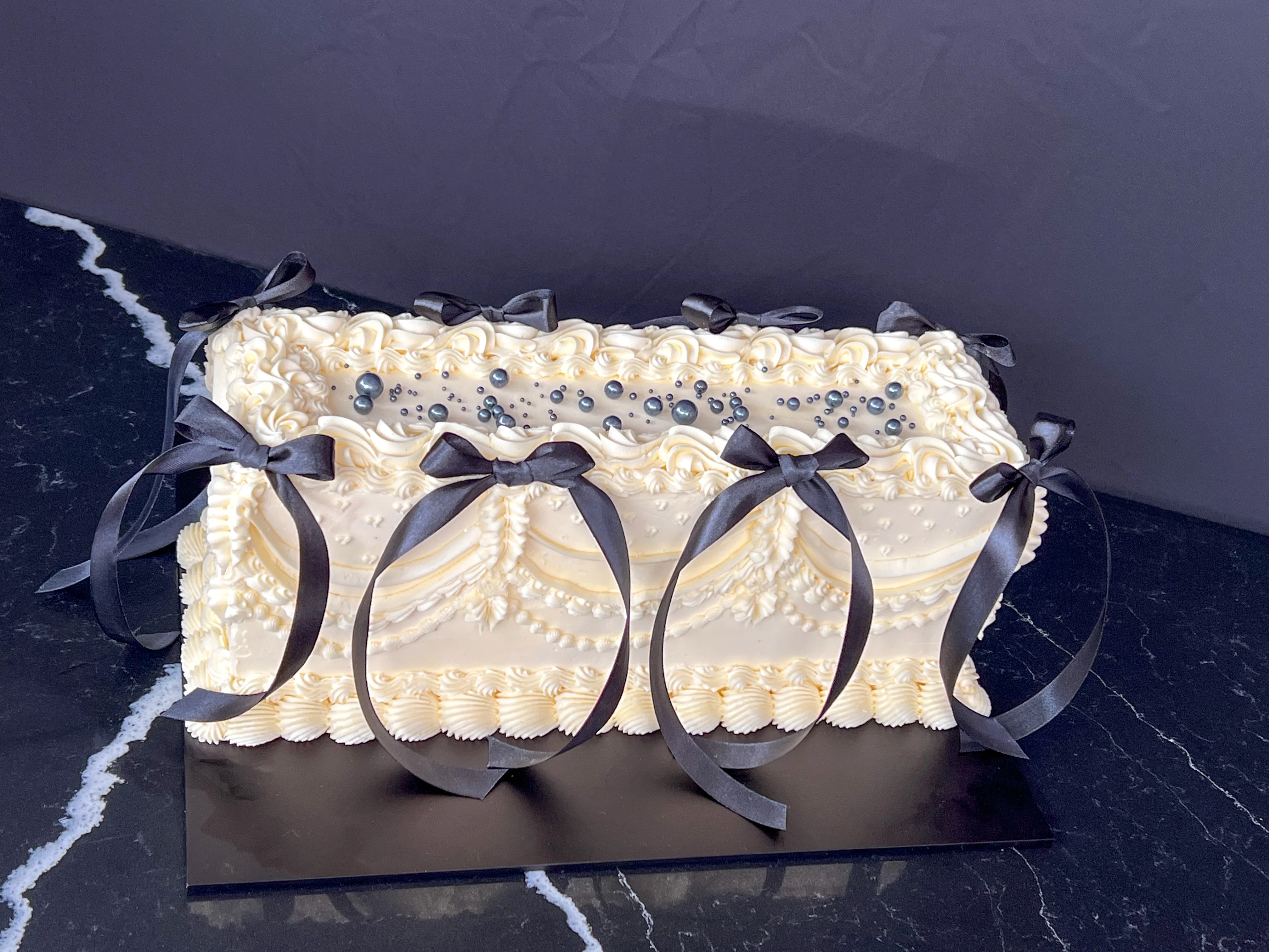 Long Rectangular Vintage Wedding Cake - Image 4